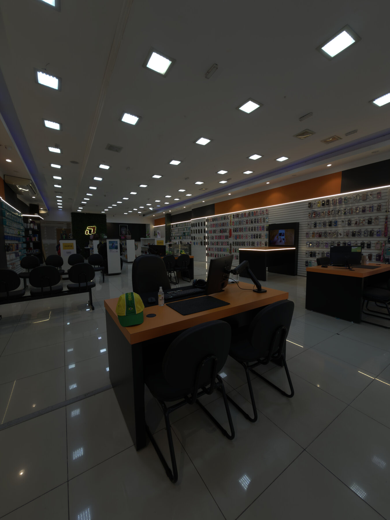 Interior da loja Supritronica